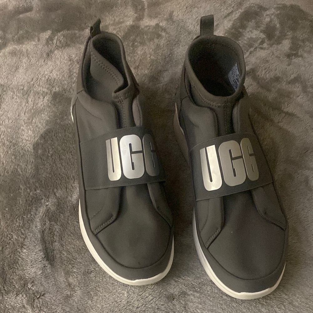 UGG Silver Logo Gray Slip-On Shoes